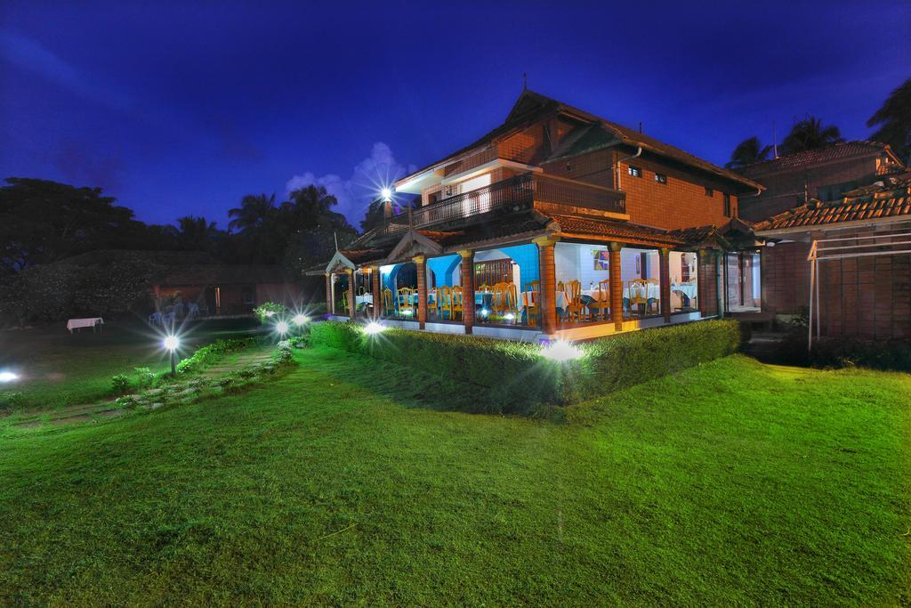 सहारा The River Retreat Heritage Ayurvedic Shoranur