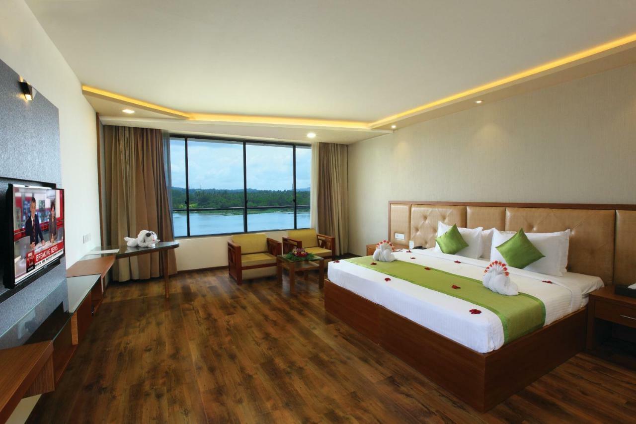 The River Retreat Heritage Ayurvedic सहारा Shoranur