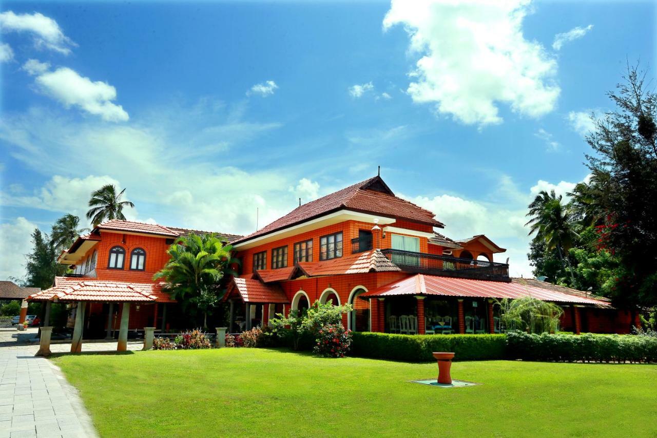 The River Retreat Heritage Ayurvedic सहारा Shoranur
