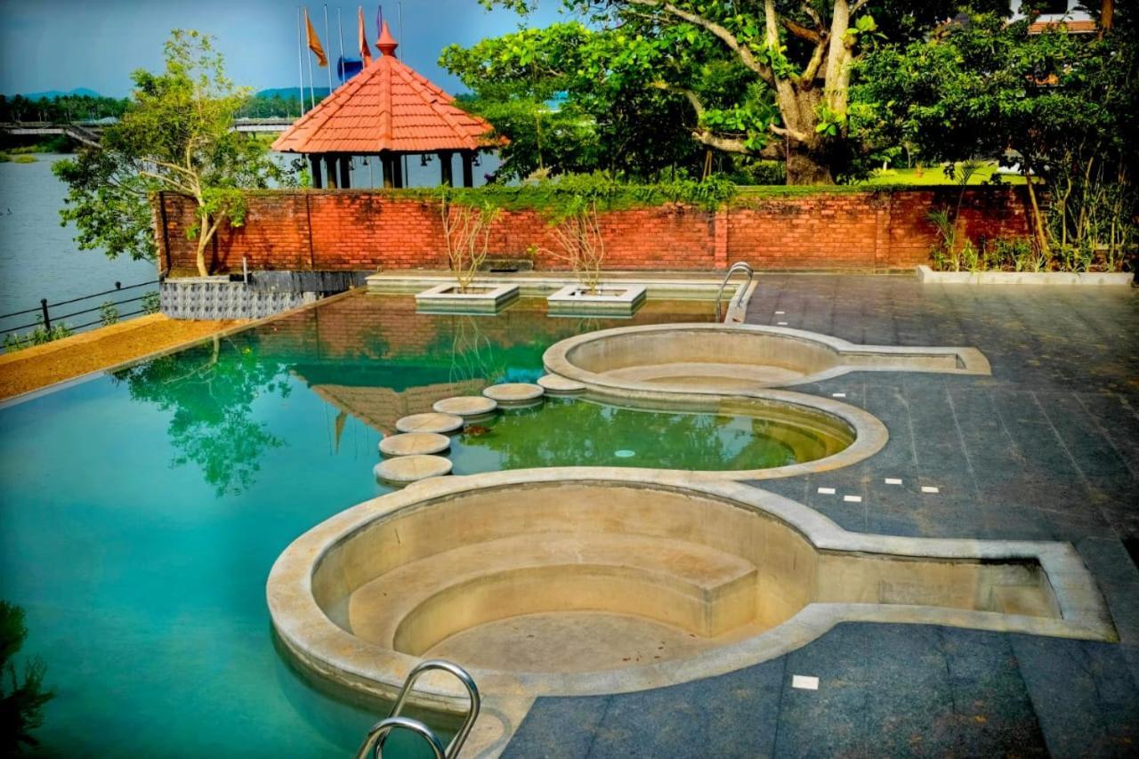 Resort The River Retreat Heritage Ayurvedic Shoranur