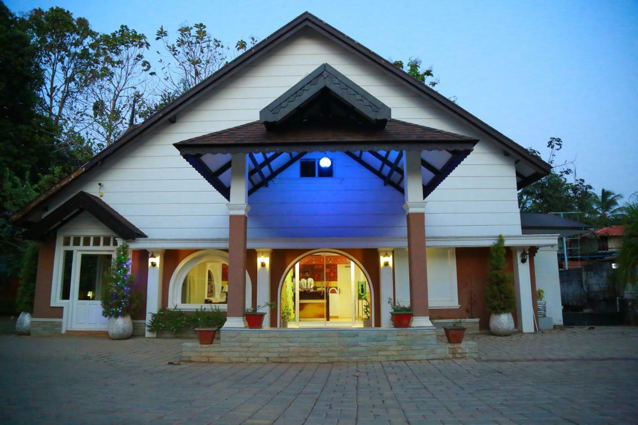 Resort The River Retreat Heritage Ayurvedic Shoranur